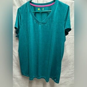 Xersion short sleeved V-neck shirt